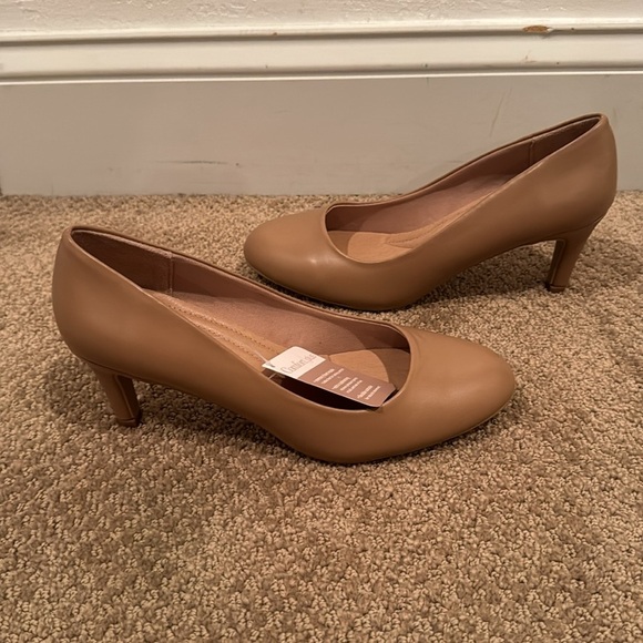 NWT Comfort Plus by Predictions Women's Karma Mid-Heel Round Toe Pump - Size: 7 - Picture 3 of 6